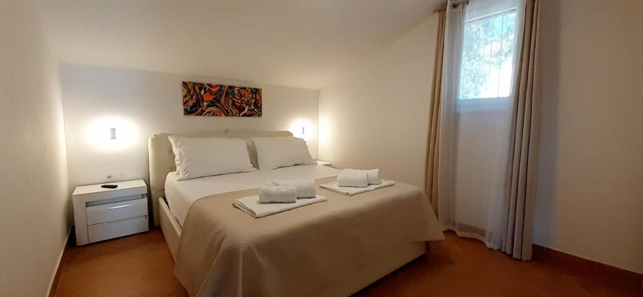 Holiday Hvar Vrbanj Exterior foto