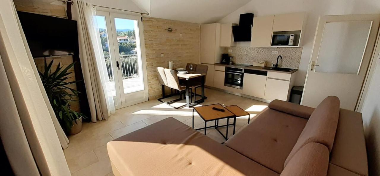 Holiday Hvar Vrbanj Exterior foto