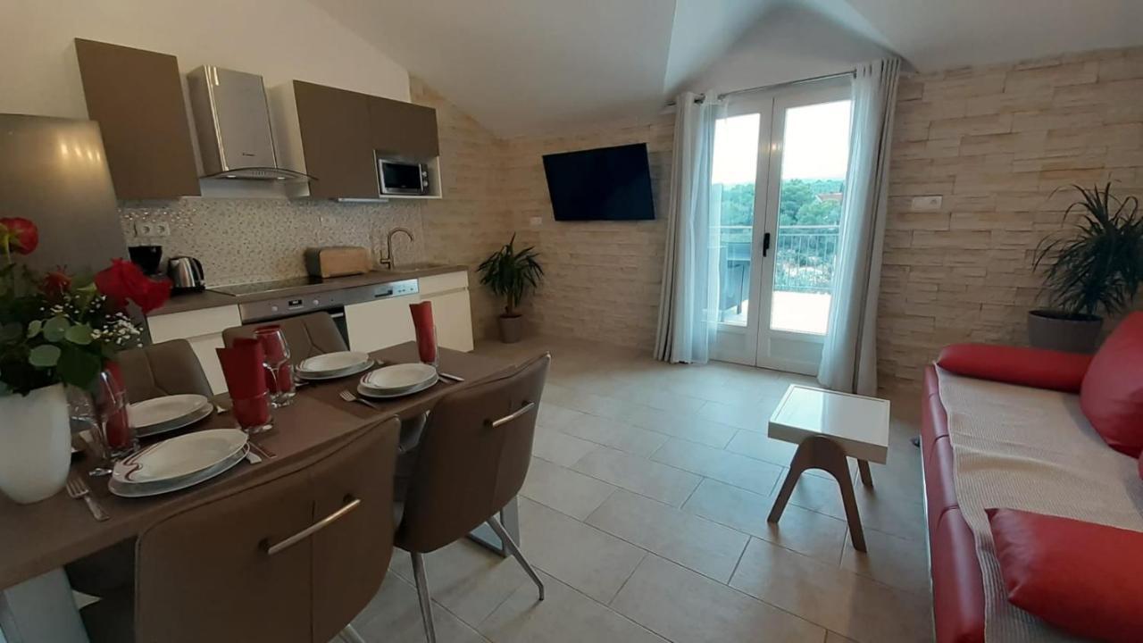Holiday Hvar Vrbanj Exterior foto