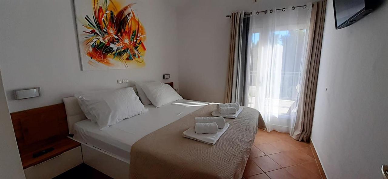 Holiday Hvar Vrbanj Exterior foto
