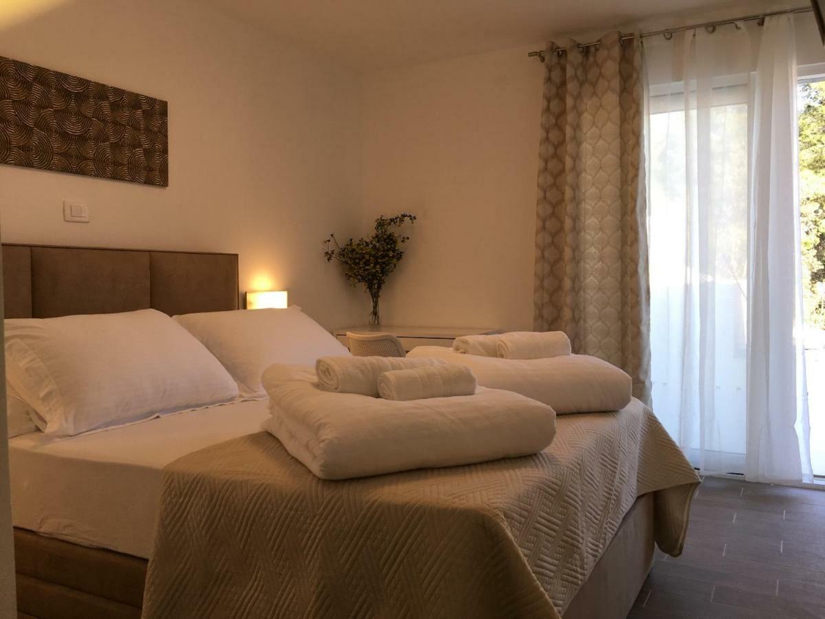 Holiday Hvar Vrbanj Exterior foto