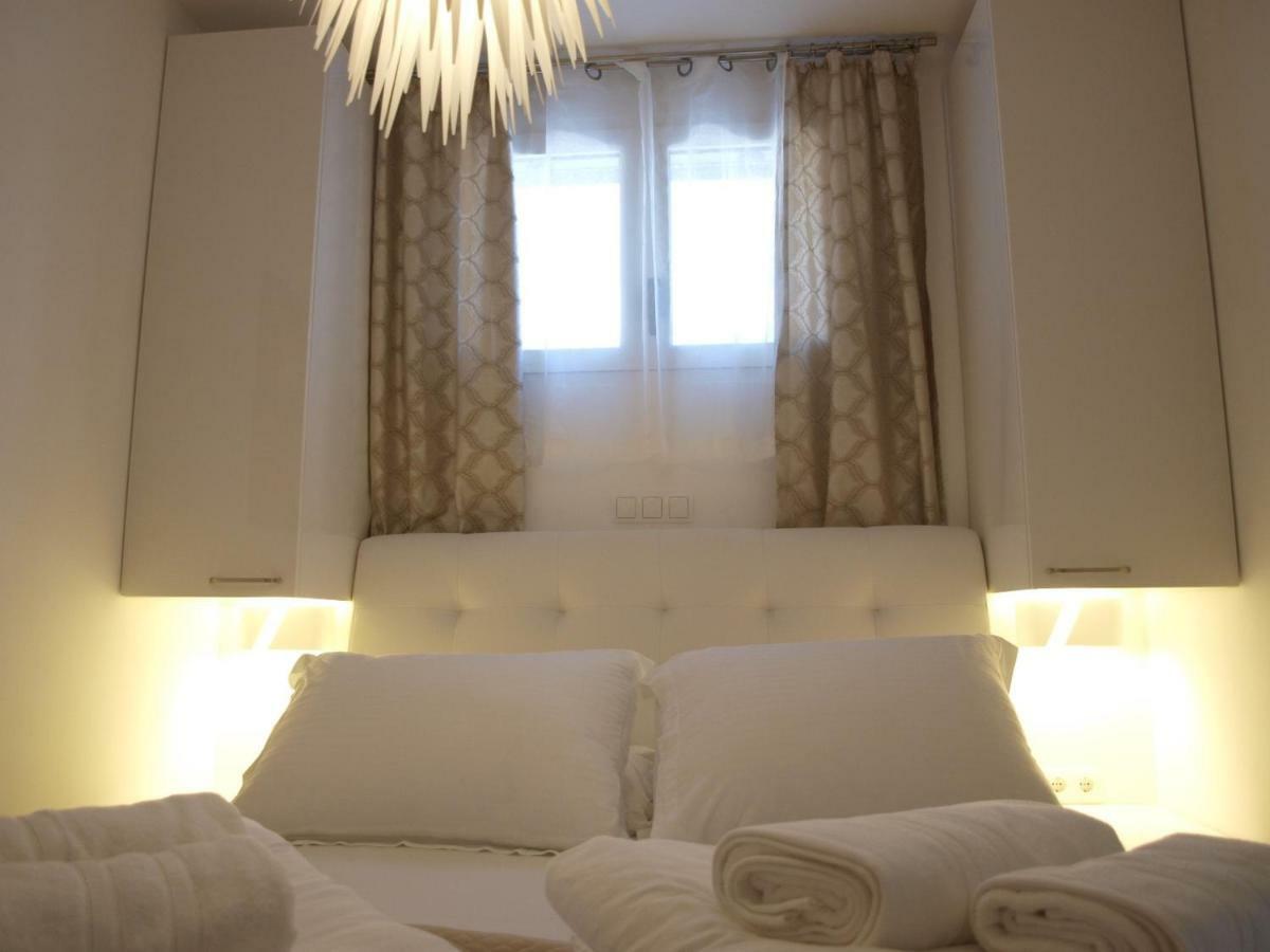 Holiday Hvar Vrbanj Exterior foto