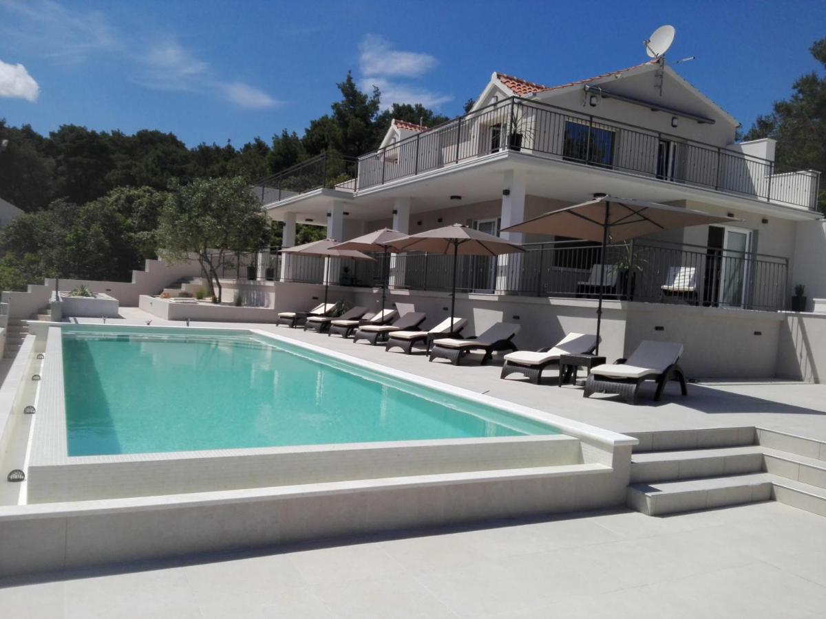 Holiday Hvar Vrbanj Exterior foto